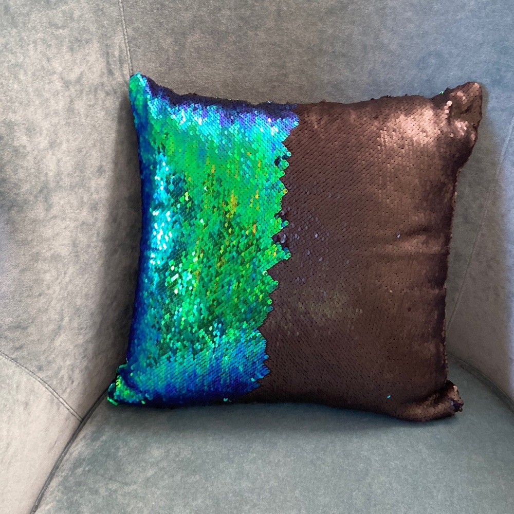 Mermaid color sequins pillow cover and insert